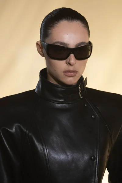 Look 4